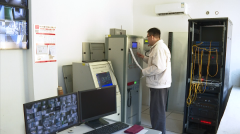 沉点核查了消防车道、姑且供水系统及消防水池